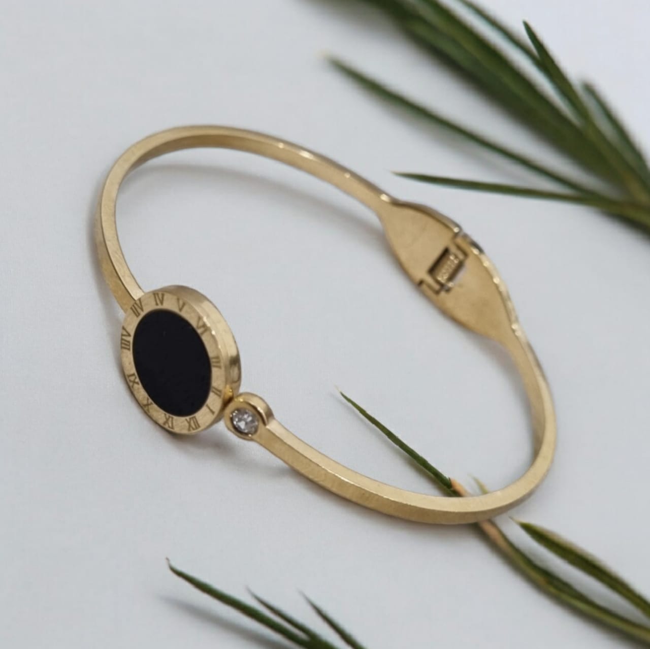 Stainless Steel Black Stone Handcuff