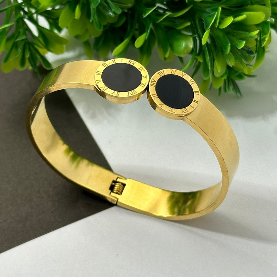 Stainless Steel Double Stone Handcuff