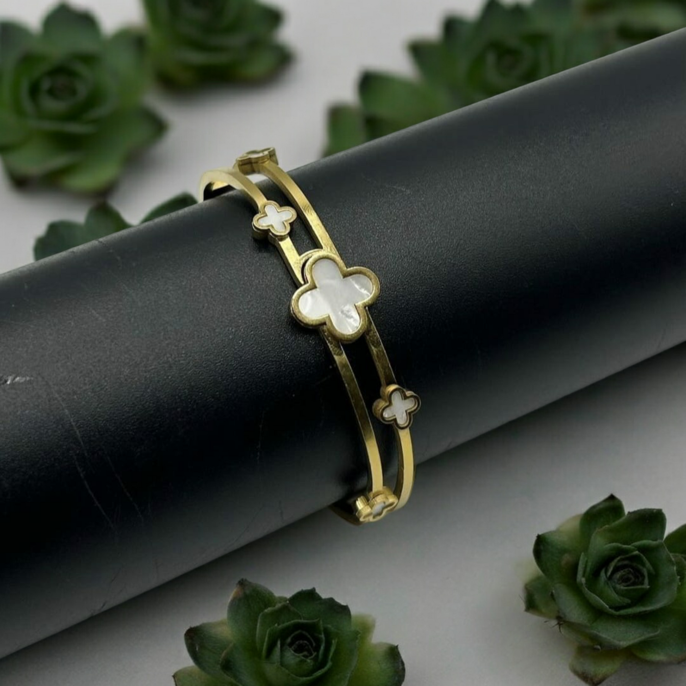 Stainless Steel Clover Handcuff