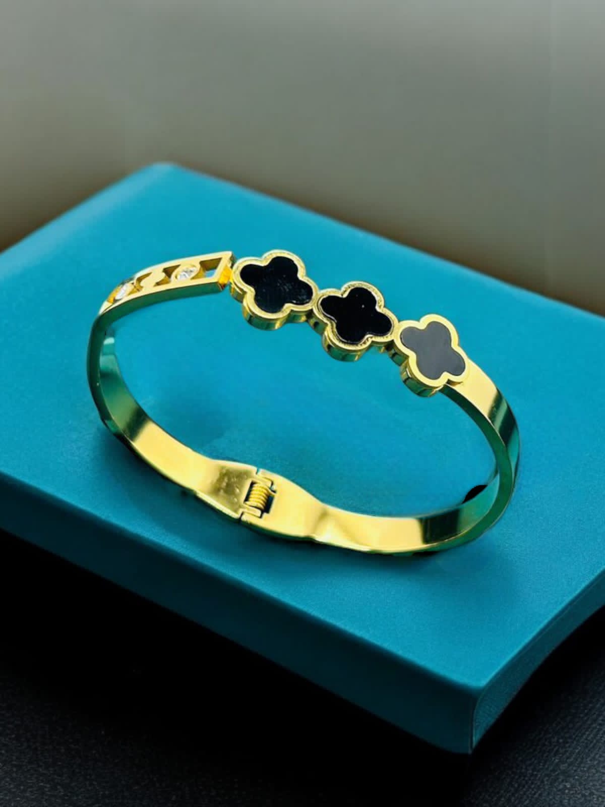 Stainless Steel Triple Clover