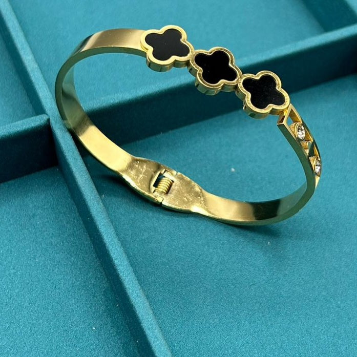 Stainless Steel Clover Block Handcuff