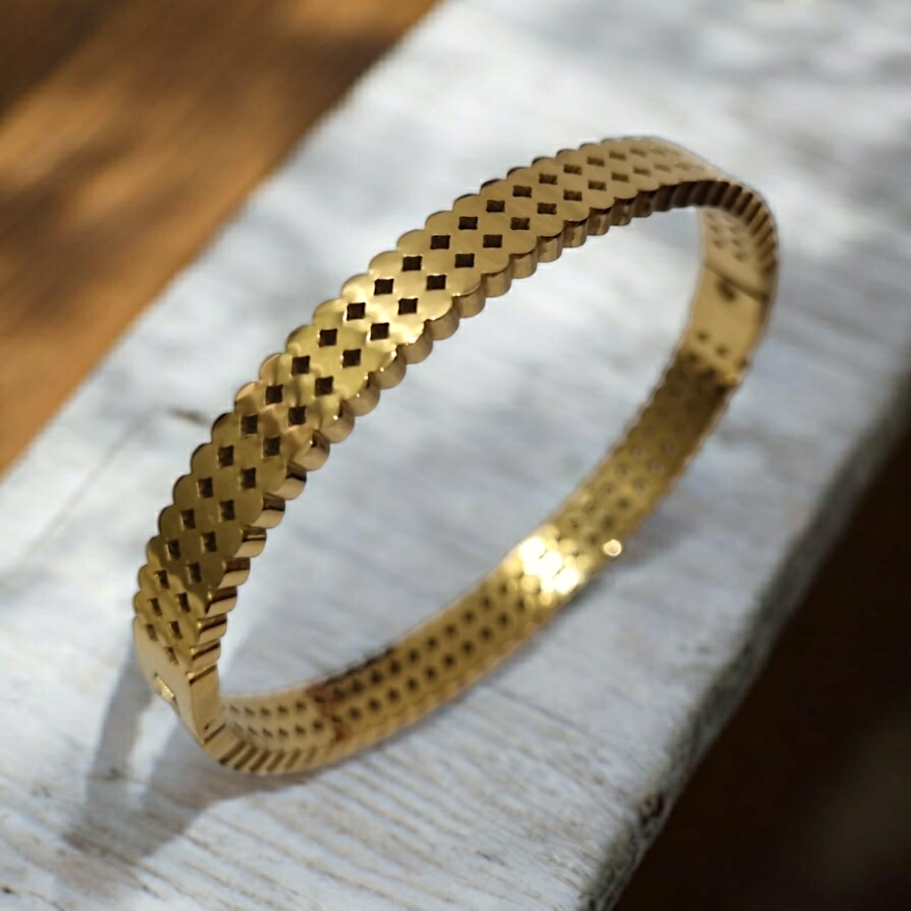 Stainless Steel Elegant Curve