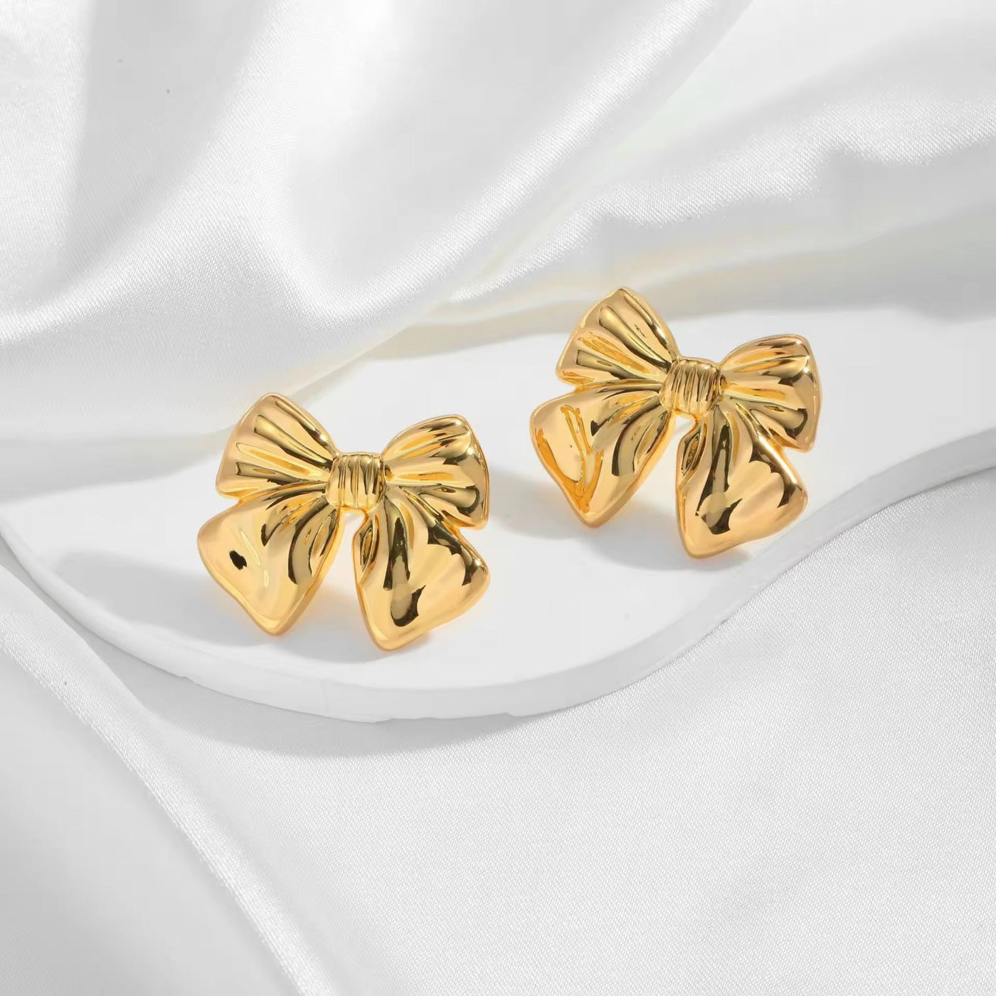 Tiny Bow Earings