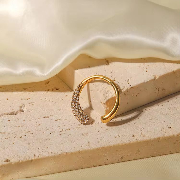 Timeless Loop Rings