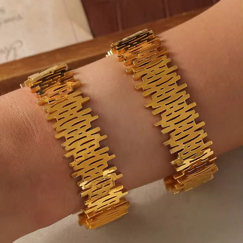 Infinity Links Cuff